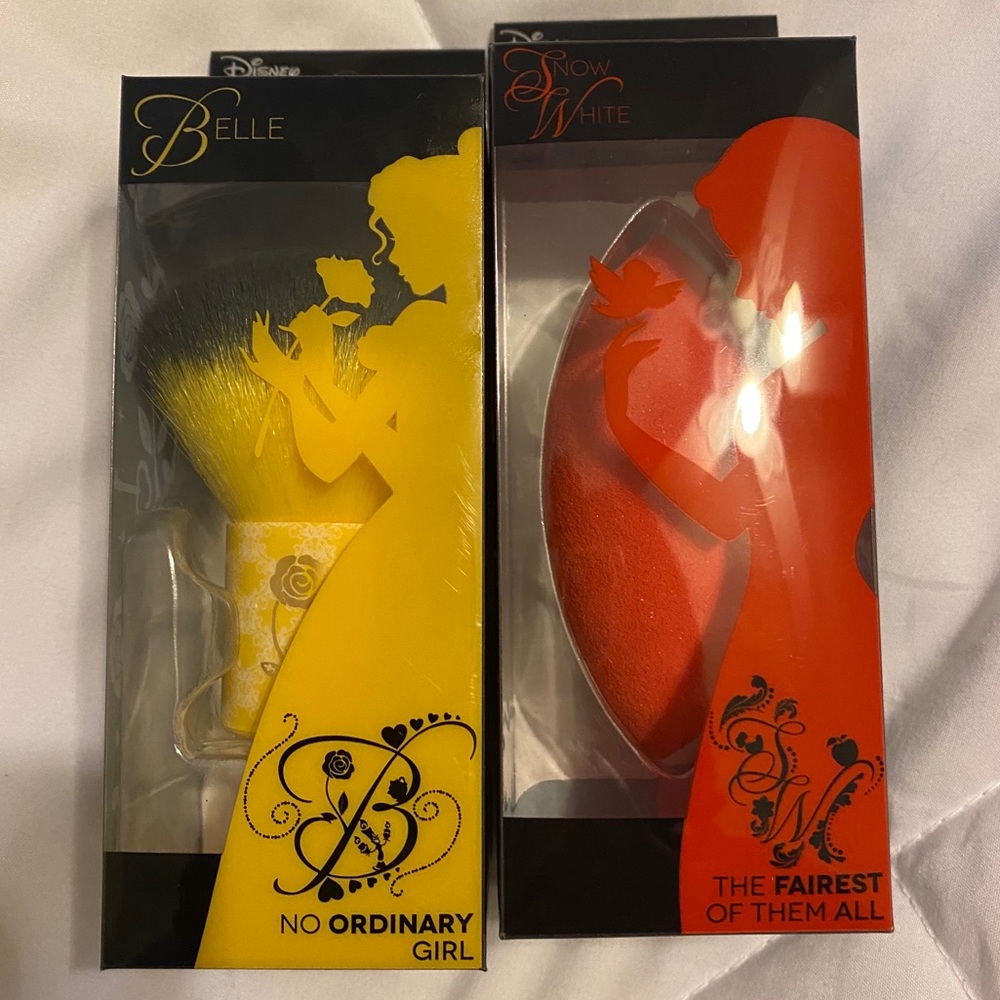 NWT - Disney Makeup Brush set!! Limited edition